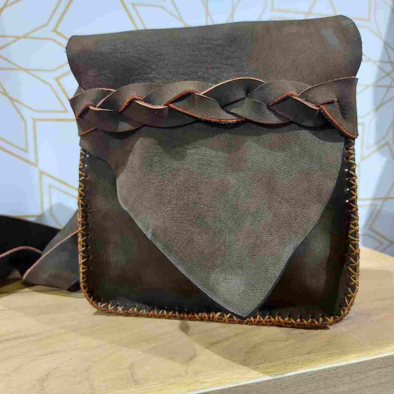 A bag in the middle of genuine leather, waxed oil