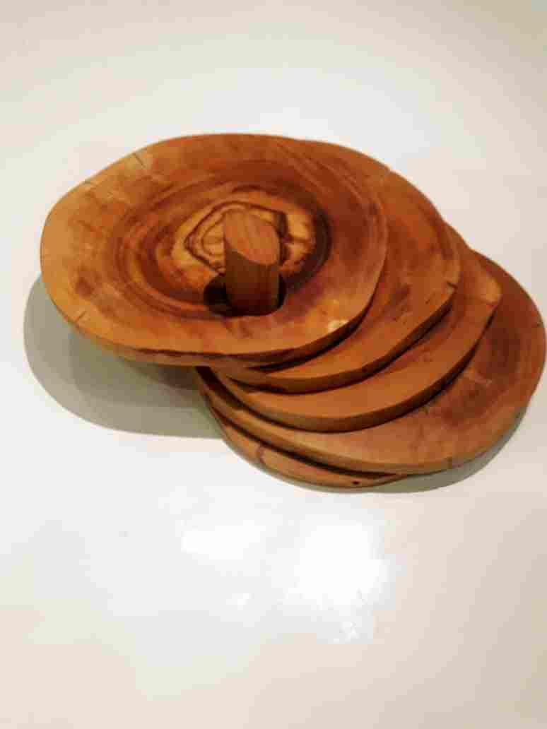 Dining coaster made of natural olive wood