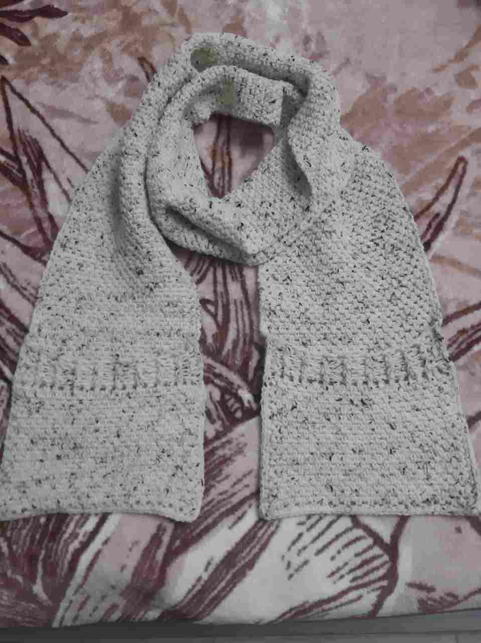 Natural wool pocket scarf