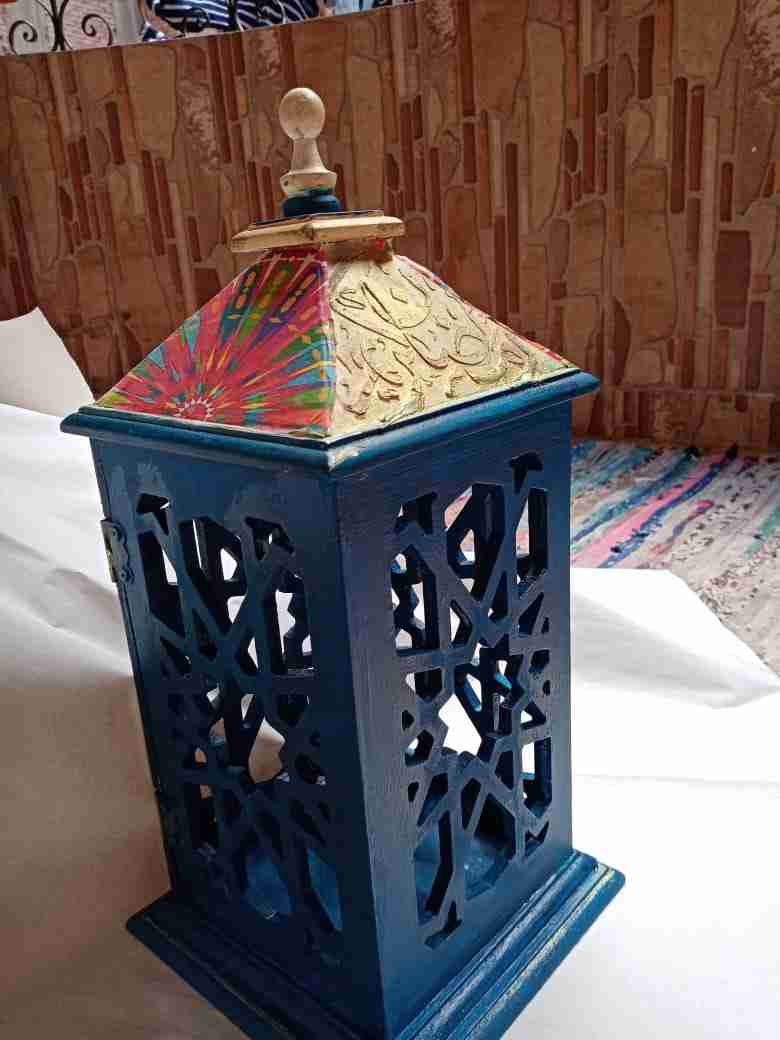 Decoupage de madera de linterna de Ramadán