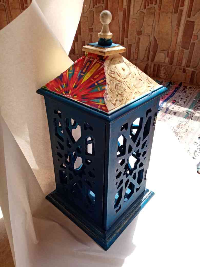 Decoupage de madera de linterna de Ramadán