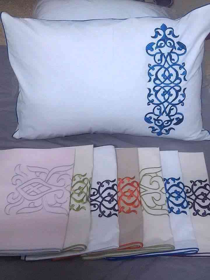 Juego de sábanas con 4 almohadas