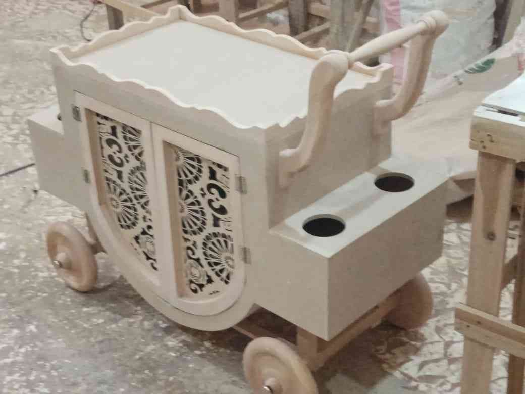 Carrito de té de madera hecho a mano