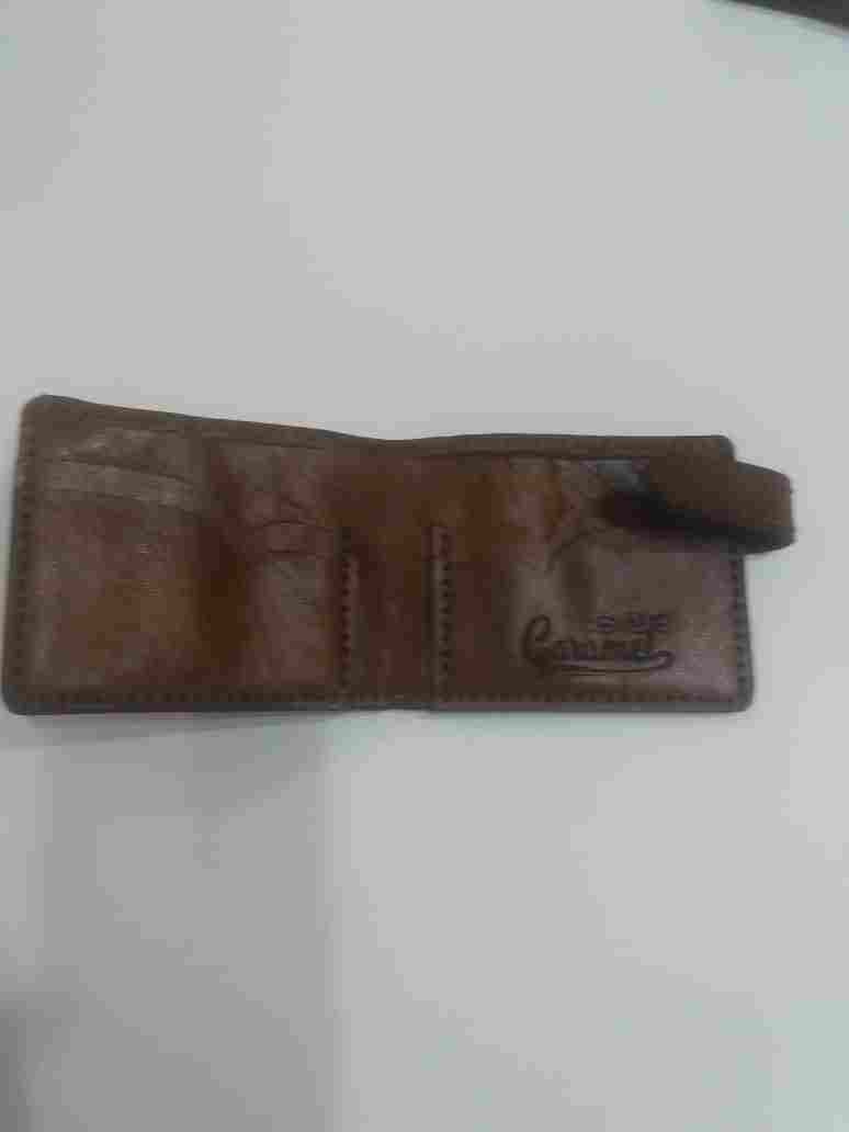 Cow leather wallet, caramel design with tongue, zip pocket, and card slot