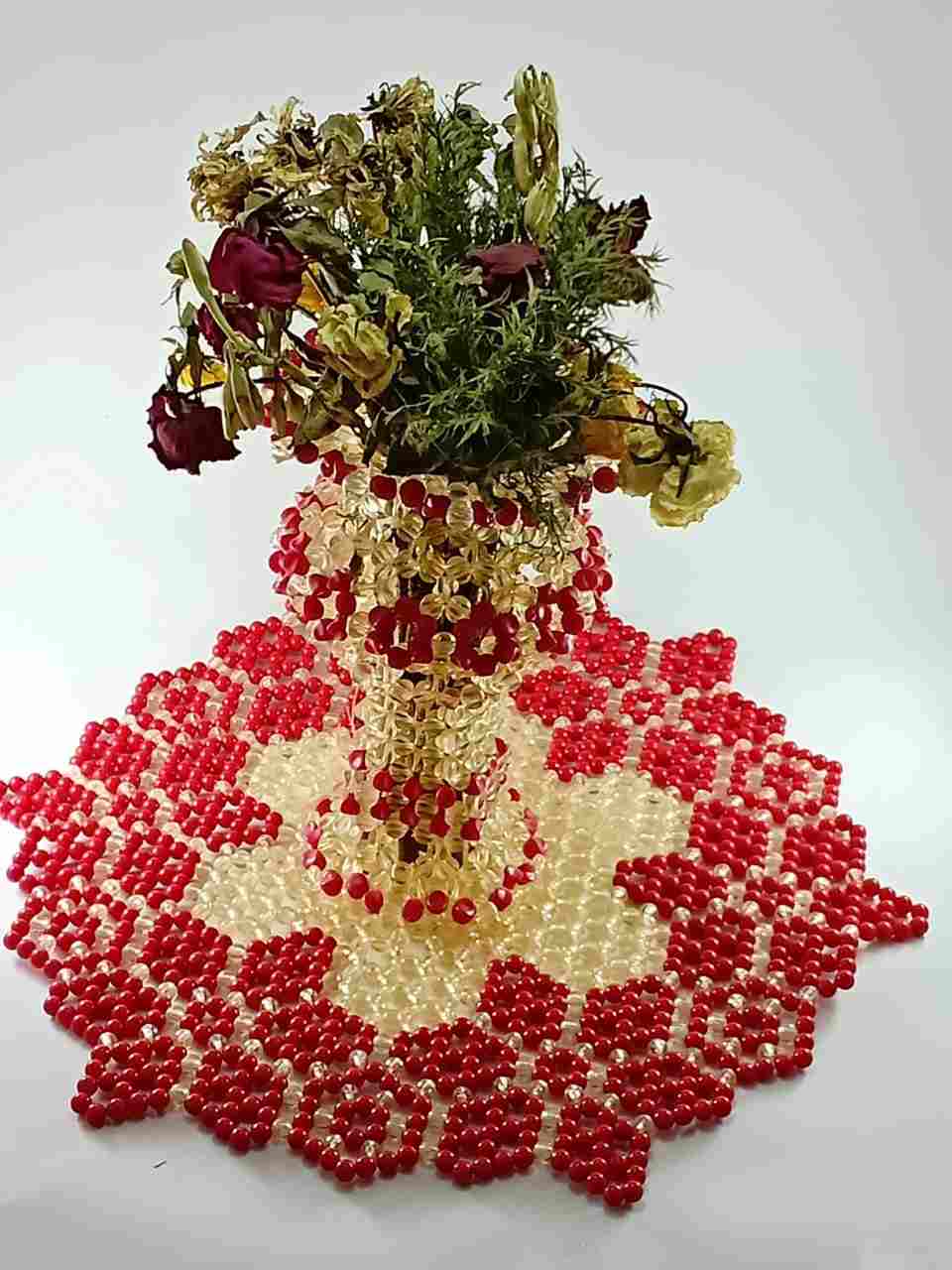 Vase rose tablecloth