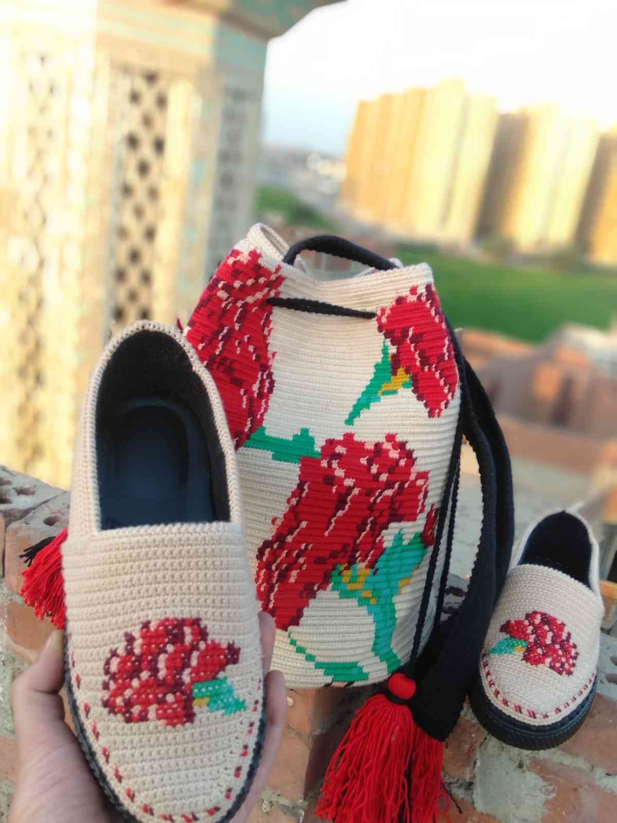 Bolso tapiz con zapatos
