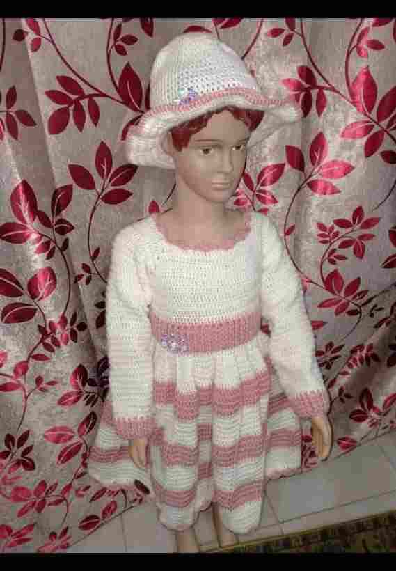 Girl's dress crochet Turkish wool thread