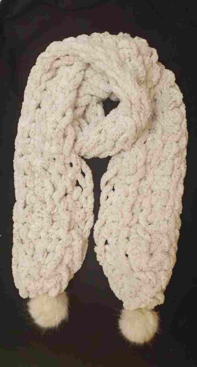 A shawl made of thick fur thread