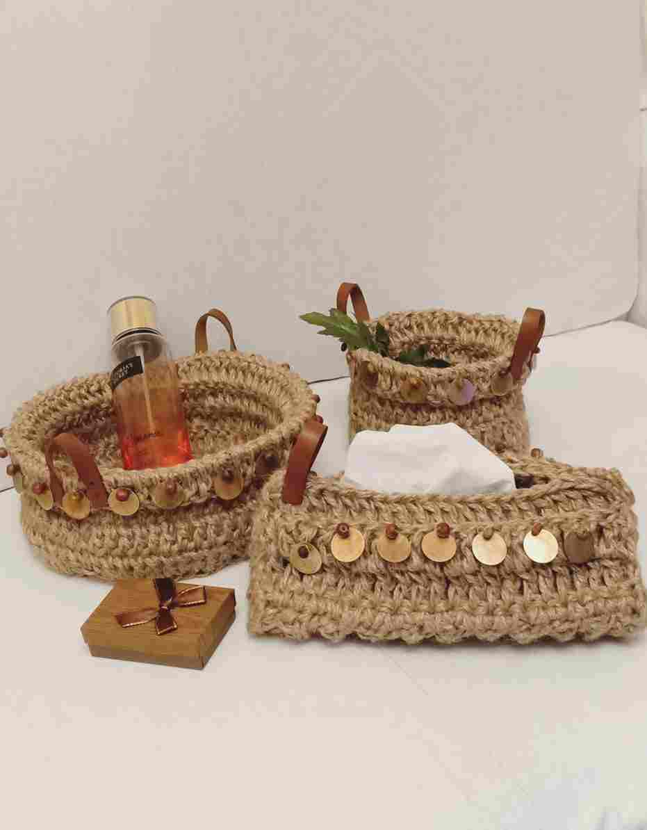 A set of 3 pieces, 2 basket for accessories, and the other for napkins